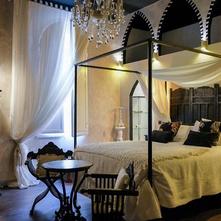 Les Chambres De Amelie B&B Болонья Экстерьер фото