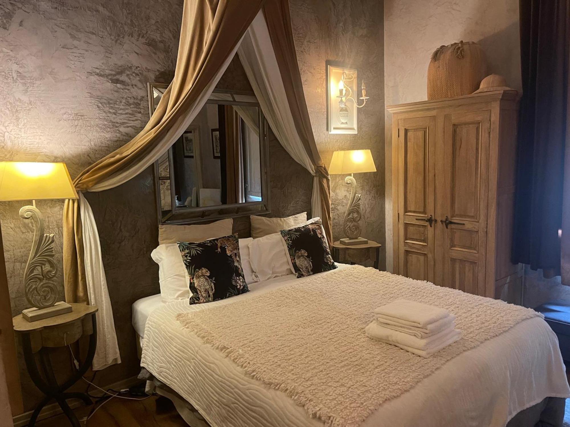 Les Chambres De Amelie B&B Болонья Экстерьер фото