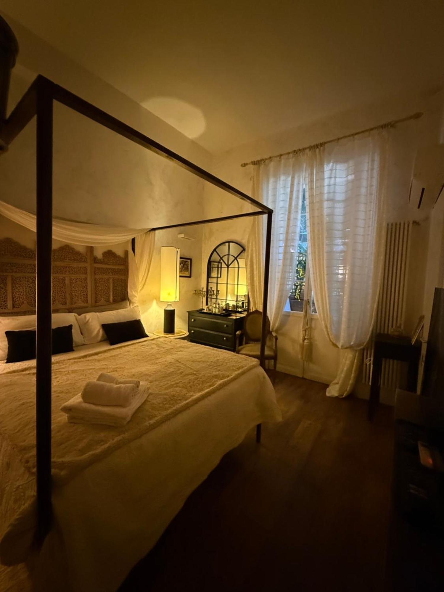 Les Chambres De Amelie B&B Болонья Экстерьер фото