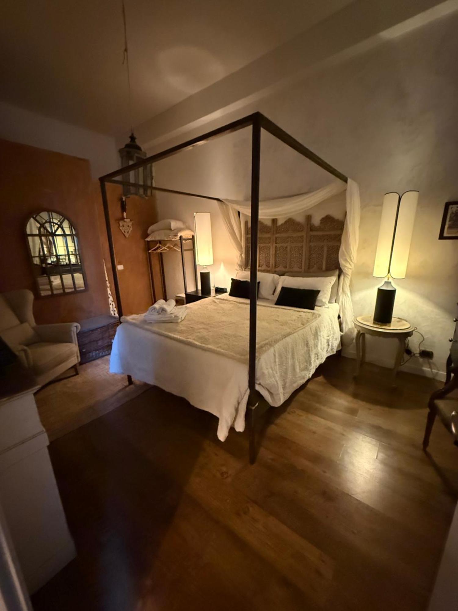 Les Chambres De Amelie B&B Болонья Экстерьер фото