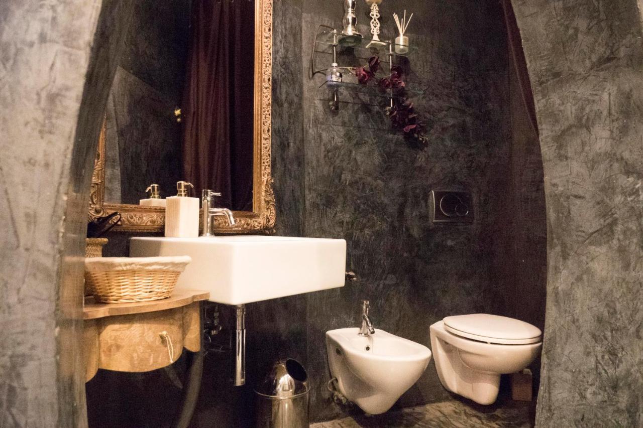 Les Chambres De Amelie B&B Болонья Экстерьер фото